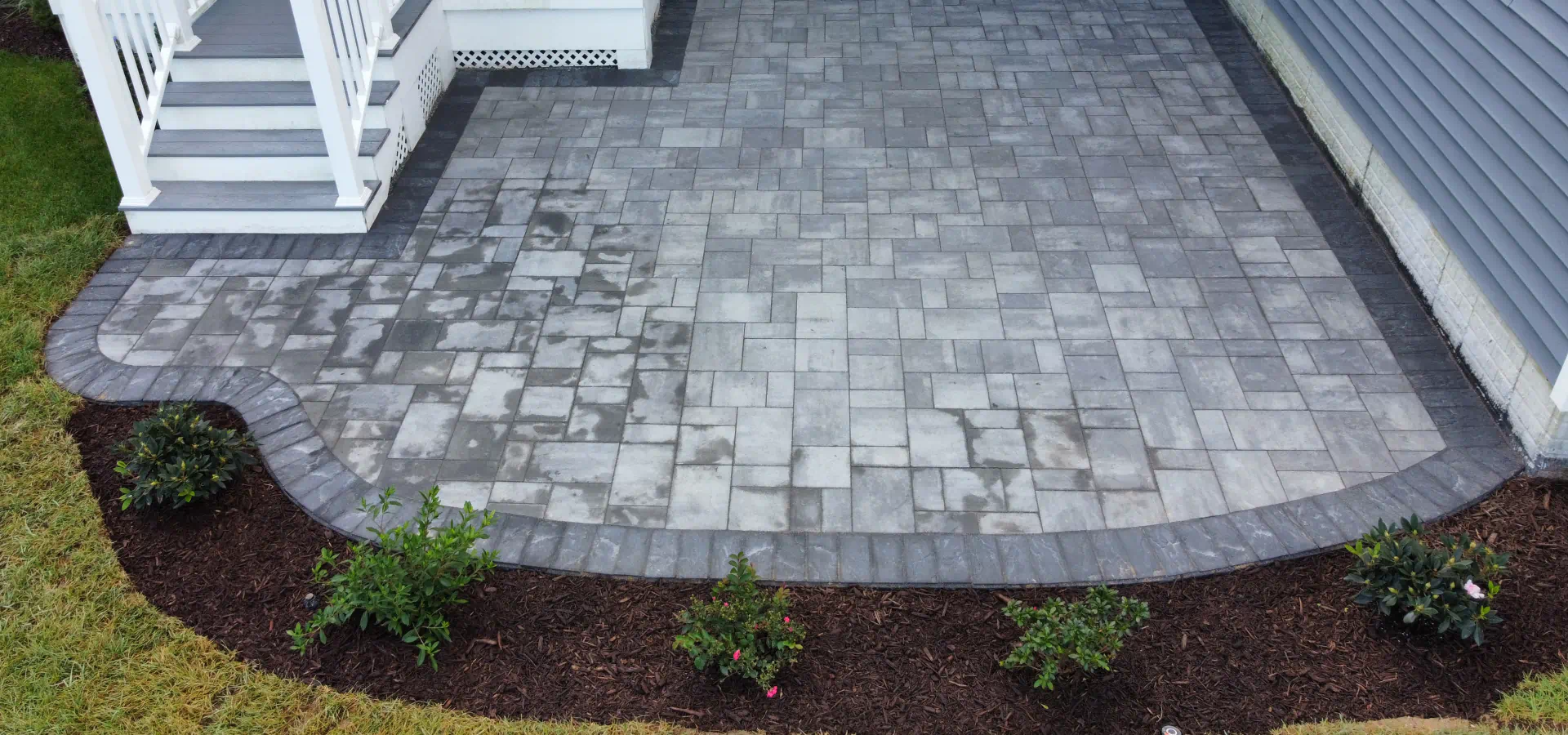 beautiful paver and landscape with mulch